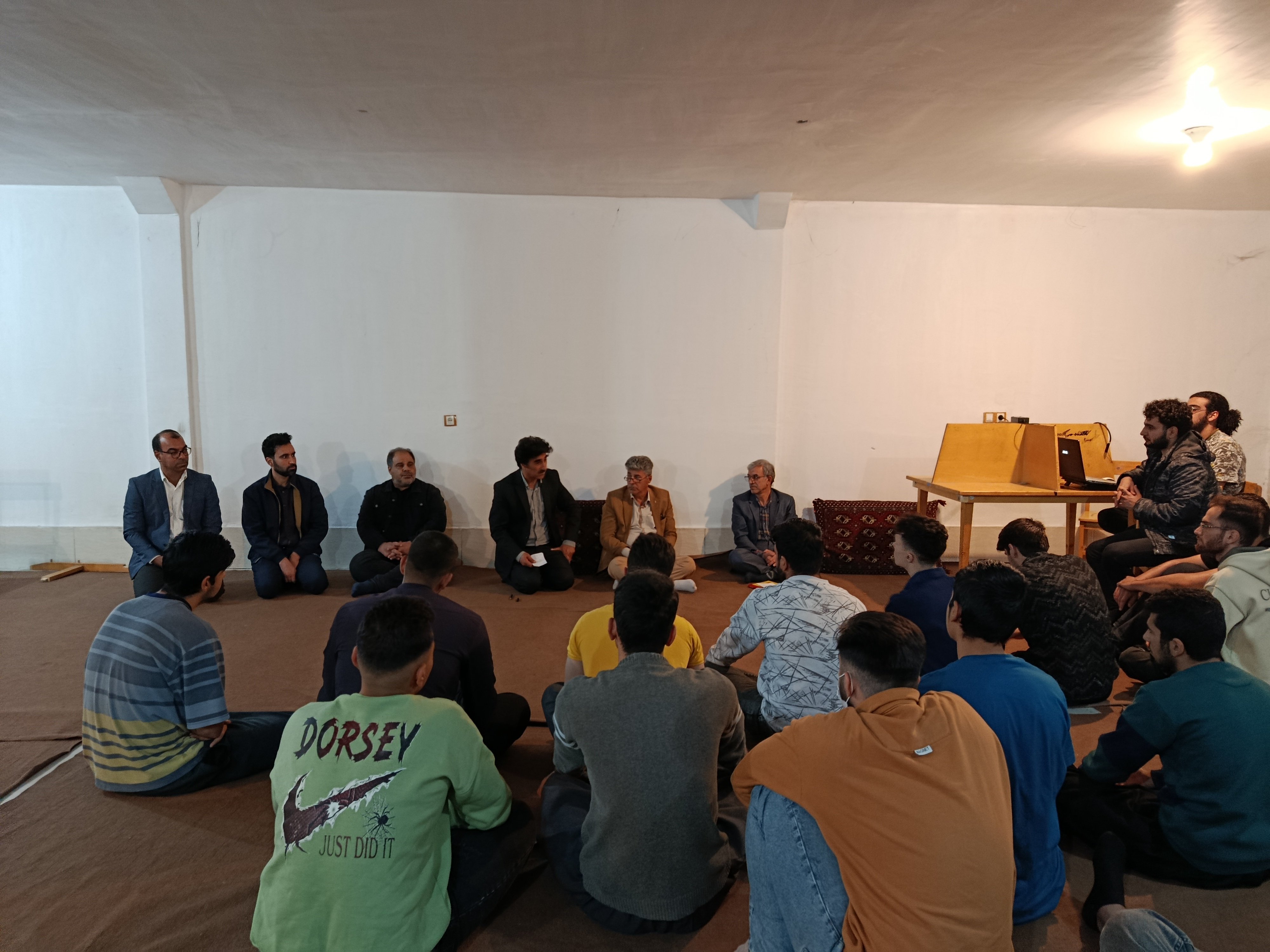 بازدید دکتر شاهین از خوابگاه شهدای دانشجو (7)